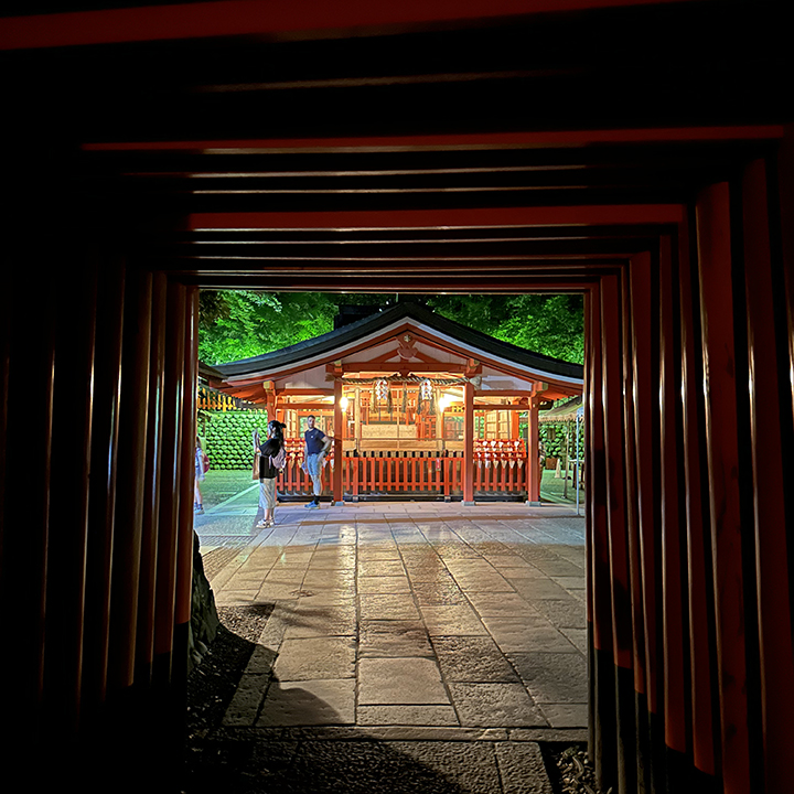 Fushimi Inari di notte