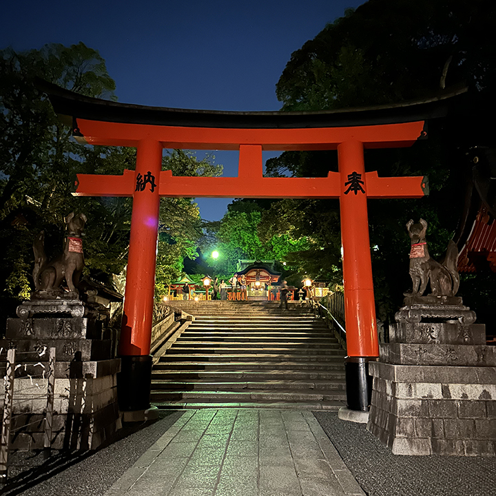 Fushimi Inari di notte