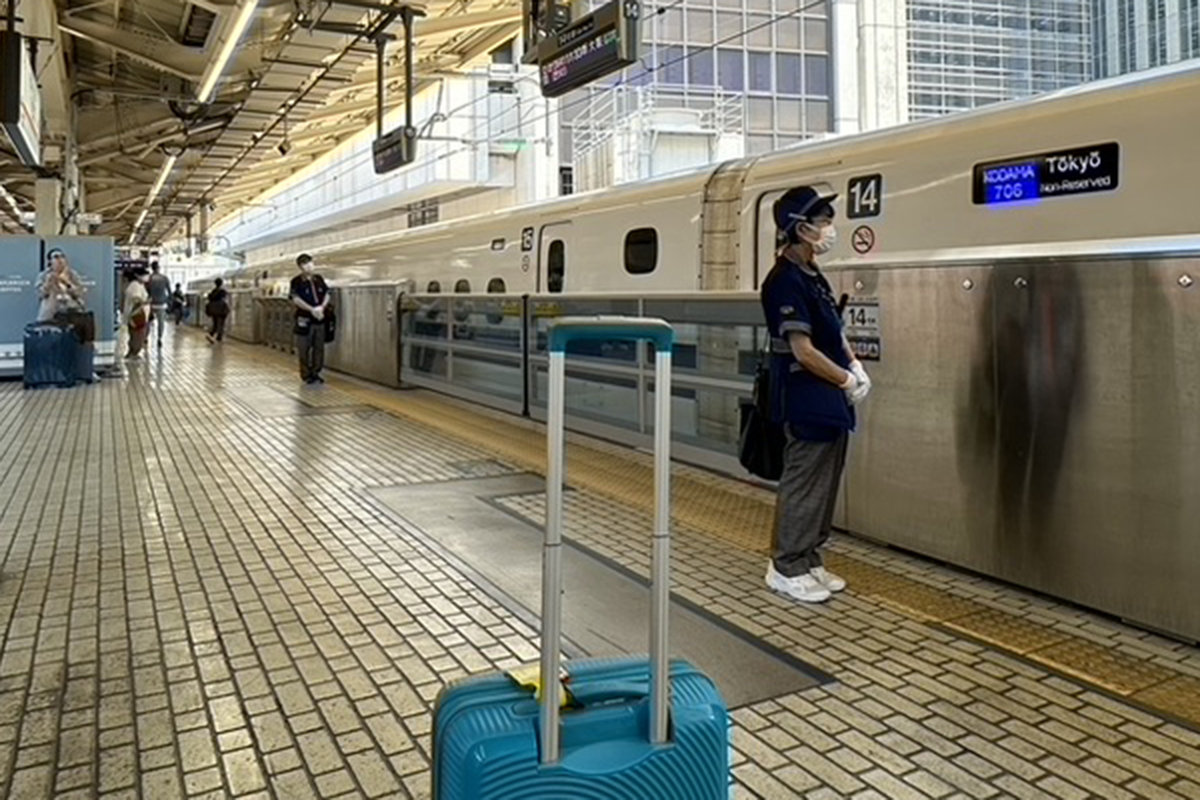 addetti alla pulizia degli Shinkansen